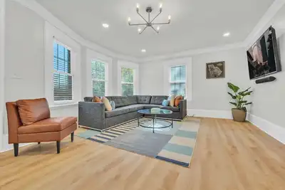 Image de Spacious 3br/2ba Home with Private Yard