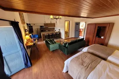 Image de Centrally located 4-bed family apartment