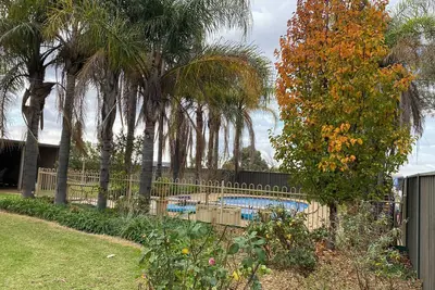 Image de Peaceful 4br home with pool. Room for the whole family including your fur babies