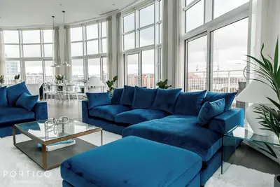 Image de Stunning 3-bed penthouse with breath-taking direct river views in Battersea.