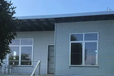 Image de Delightful, well-equipped guest house in peaceful garden setting.