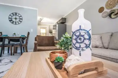 Image de BlueJay's Nest Unit A - 12min to Clearwater Beach! with backyard & beach items