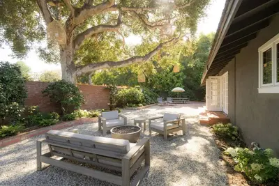 Image de Montecito Cottage in Hedgerow Walk to Miramar