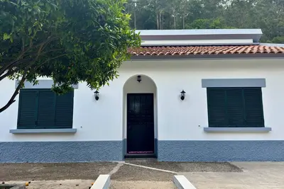 Image de Charming 2 Bedroom House with Comfortable Living in Camacha