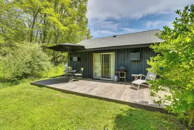 Highland 1850s Studio Barn on Sprawling 4. 5 Acres!