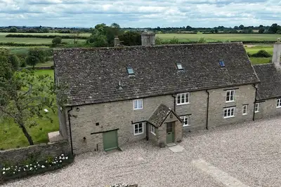 Image de Fabulous 5* Cotswold Gem with Hot Tub. Dog friendly.