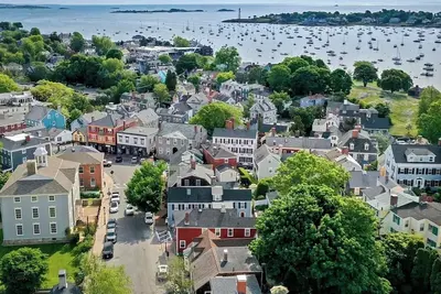 Image de Charming 2-bedroom condo with parking in Old Town Marblehead, minutes to Salem