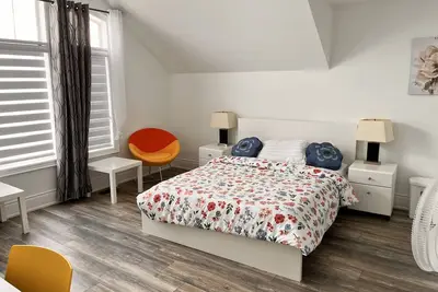 Image de Lavishly furnished house, 4 bedrooms, 3. 5 bathrooms, Close to Niagara Falls.