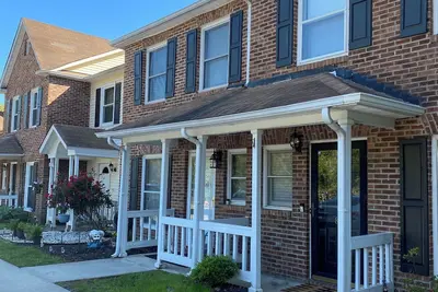 Image de 2-bedroom townhome in superb Summerville