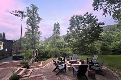 Image de 2 Cabins, 3 Acres- Hot Tub Views & Access To The State Park Trails
