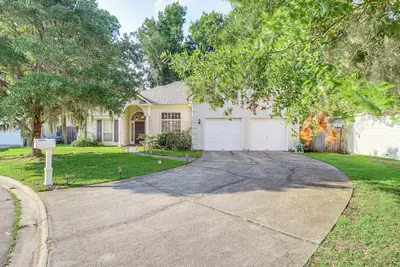 Image de Pet-Friendly Savannah Home w/ Cozy Fireplace!