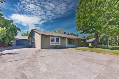Image de Lake Natoma Retreat - minutes from Downtown Folsom - 3 Beds 2 Baths
