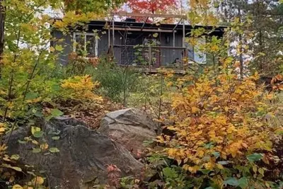 Image de Rustic Bunky on Picturesque Lake