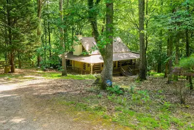 Image de Super Cozy, Rustic, Sauna, hottub, 2 bed, 2bath