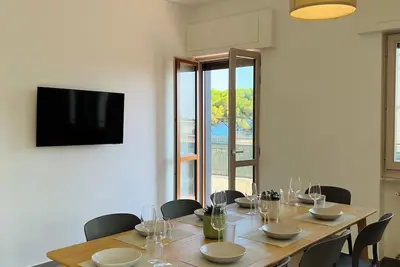 Image de Spacious apartment 150 m from the sea with large terrace