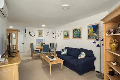 Image de Newly renovated and bright apartment in first line beach in Marbella.