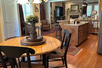 Image de Charming 2-bedroom Game Day home close to campus and downtown Auburn