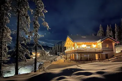 Image de Exclusive 200 m² Luxury Chalet with Whirlpool & Sauna – Pure Relaxation