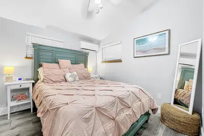 Image de Charming cottage in old Florida Odessa lake community with Ac, WiFi, kayak