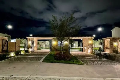 Image de Residencia en Querétaro, con Hacienda Restaurada. Diviértete con Toda la Familia