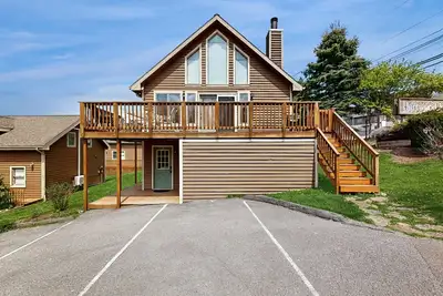 Image de Year-Round Comfort: Experience the best of McHenry with lake views