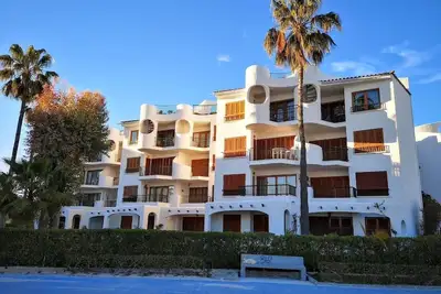 Apartment with roof terrace and balcony directly by the sea in Port d' Alcudia.