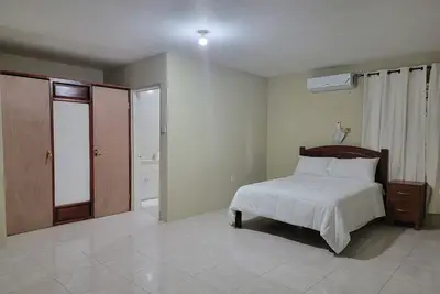Charming 2-bedroom with Ac and WiFi in Pleasant Montego Bay