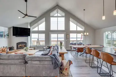Image de 6-Bedroom Cabin in Beautiful Donnelly with Swim Spa & Hot Tub & Lakefront