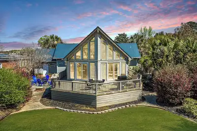 Image de Waterfront, Dock, Boat Landing. . . The Calm On The Cove Sleeps 8!