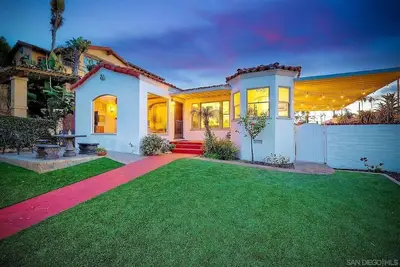 Image de Ocean Beach Spanish Cottage with Ocean Views and spacious yard