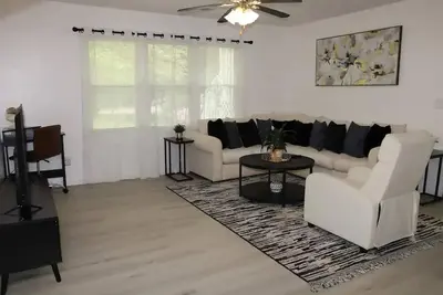 Image de -> Charming Modern Guest House Near Lake Lanier.