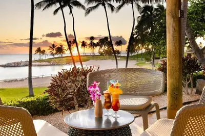Image de 𝐅𝐢𝐧𝐝𝐢𝐧𝐠 𝐌𝐞𝐢𝐥𝐢’𝐬 Gorgeous KoOlina Beachfront Resort + Amenities. 2br