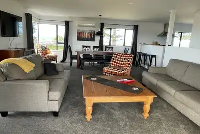 Image de Ocean views in large family home
