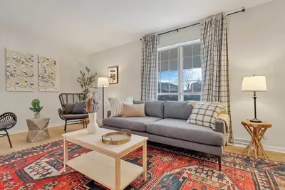 Image de Gahanna Farmhouse - 4 Bed 2 Bath - Intel