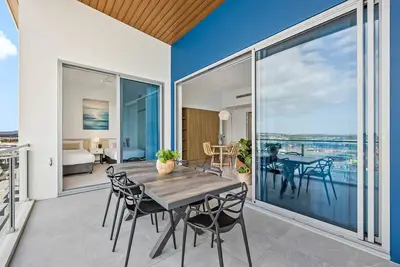 Image de Waterfront 2-Bed Oasis - Pool, Steam, Jacuzzi, Gym