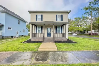 Cozy and Spacious 3-bedroom house in Marion with Ac, WiFi, close to downtown.