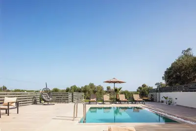 Garde Villa, with Private Pool, Bbq & Playground