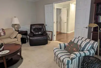 Image de New! Stately 3br/2. 5ba near Rockwood