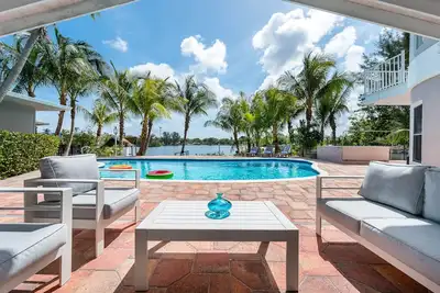 Image de Tropical Waterfront Family Oasis - Heated Pool - Near the Beach & Aventura Mall!