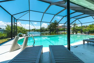 Image de Waterfront, Pool, & Amazing Location - Wow!