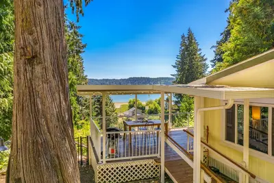 Image de Overlooking Hood Canal Vistas & Private Garden