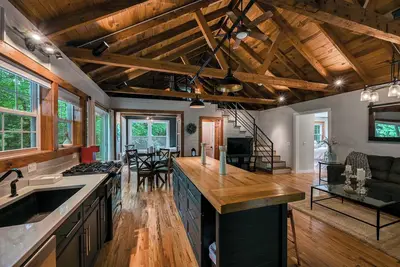 RiverRocks Cabin among the Trees. Private Riverfront Rustic/ HotTub