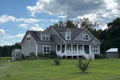 Image de Sleepy Hollow Farms, New Farmhouse near Vir - 1/2mile off Main Road for Privacy