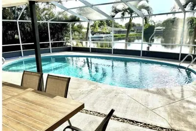 Image de Waterfront Pool Home - 8ppl 4br