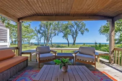 Image de Bohemian Luxe Beachfront 8 Bedrooms 5 Bath  Hot tub Near Nat'l Park Sleeps 40
