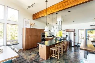 The LoTide / Modern Elegant Oceanside Retreat