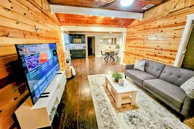 Image de Modern Cabin Style Cottage 1-Block from Historic Downtown McKinney