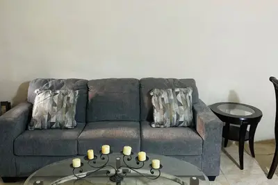 Image de 3-bedroom house in brilliant Potters Village with Ac