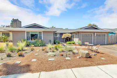 Image de Eugene Retreat walk to Autzen & Pet-Friendly