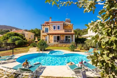 Image de Villa Chloe - Quatre Chambres Villa, Couchages 8